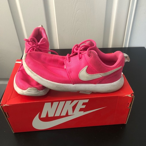 Nike Other - Nike Roshe Girls Size 2Y